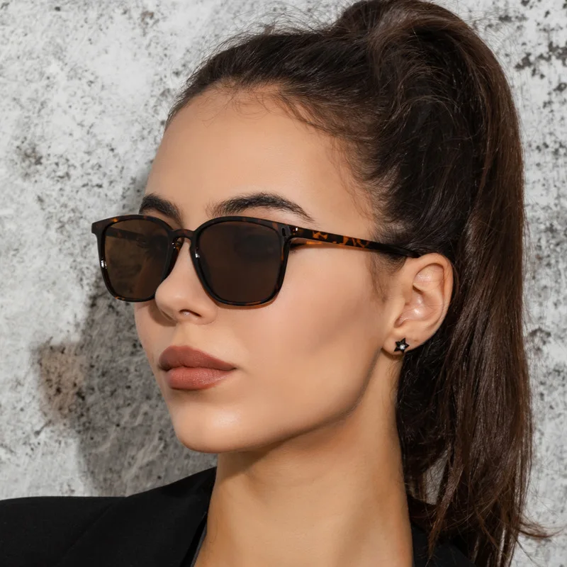 Óculos de Sol Femina Lux – Elegância Retrô e Sofisticação Moderna
