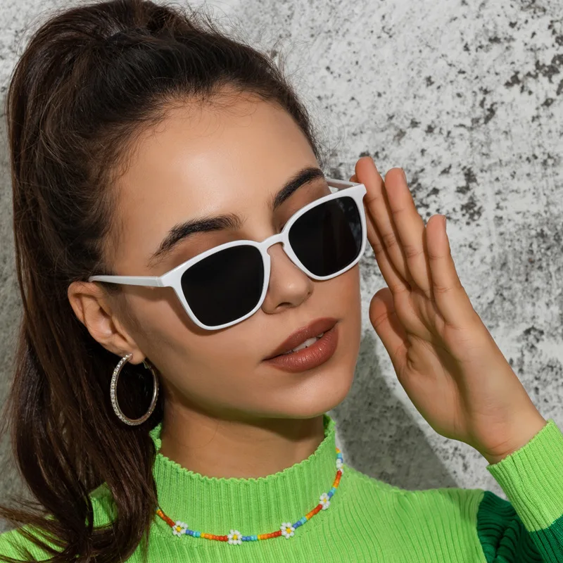 Óculos de Sol Femina Lux – Elegância Retrô e Sofisticação Moderna