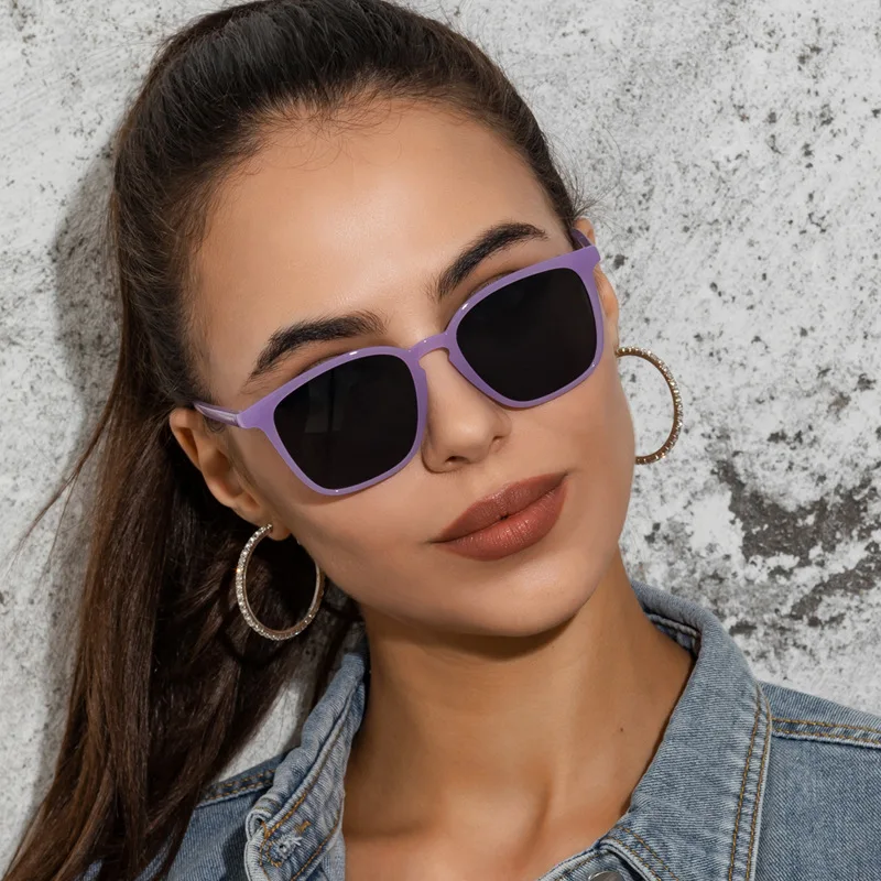 Óculos de Sol Femina Lux – Elegância Retrô e Sofisticação Moderna