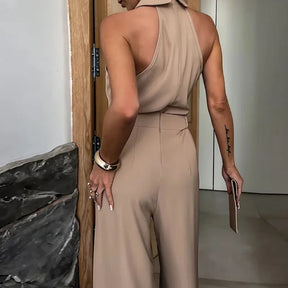 Macacão Blanc Noir™ em Tecido Acetinado com Cintura Marcada e Pantalona Longo