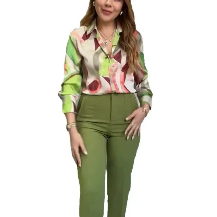 Conjunto Sálvia Élégance™ com Camisa Acetinada e Calça de Alfaiataria
