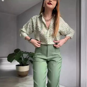 Conjunto Sálvia Élégance™ com Camisa Acetinada e Calça de Alfaiataria