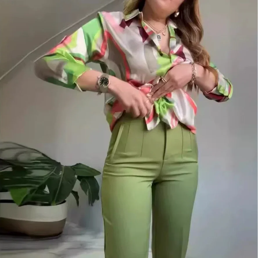 Conjunto Sálvia Élégance™ com Camisa Acetinada e Calça de Alfaiataria