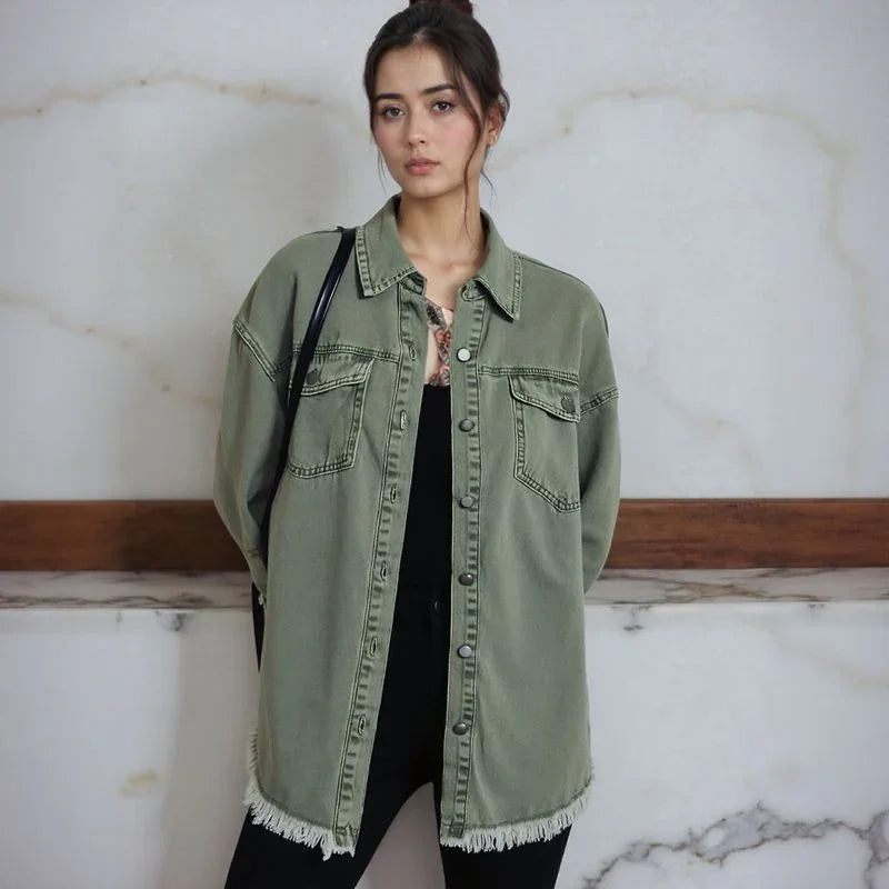 Jaqueta Jeans Dakota™ em Denim Premium e Barra Desfiada