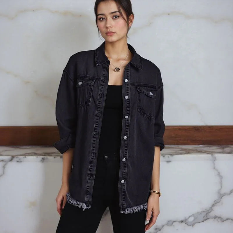 Jaqueta Jeans Dakota™ em Denim Premium e Barra Desfiada