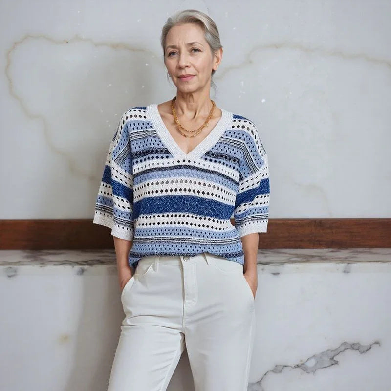 Blusa Stella™  em Tricô Vazado com Listras Elegantes